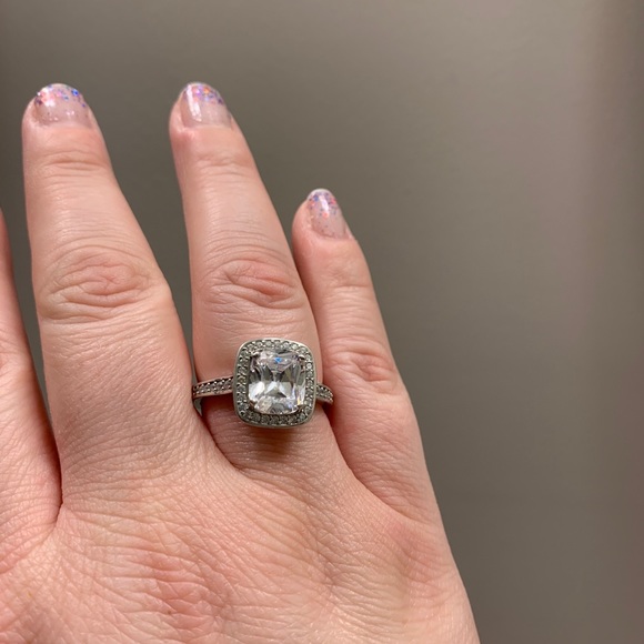 Diamonique CZ ring - Picture 2 of 4